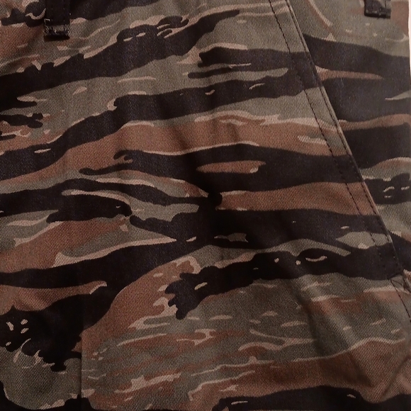 CAMO SHORTS - Picture 2 of 5